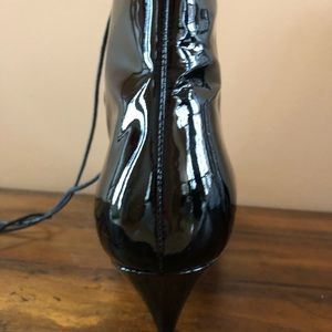 Very classy boots . Patent leather .